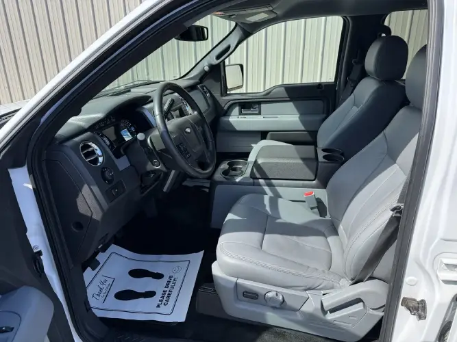 Inside 2014 Ford F-150 XLT